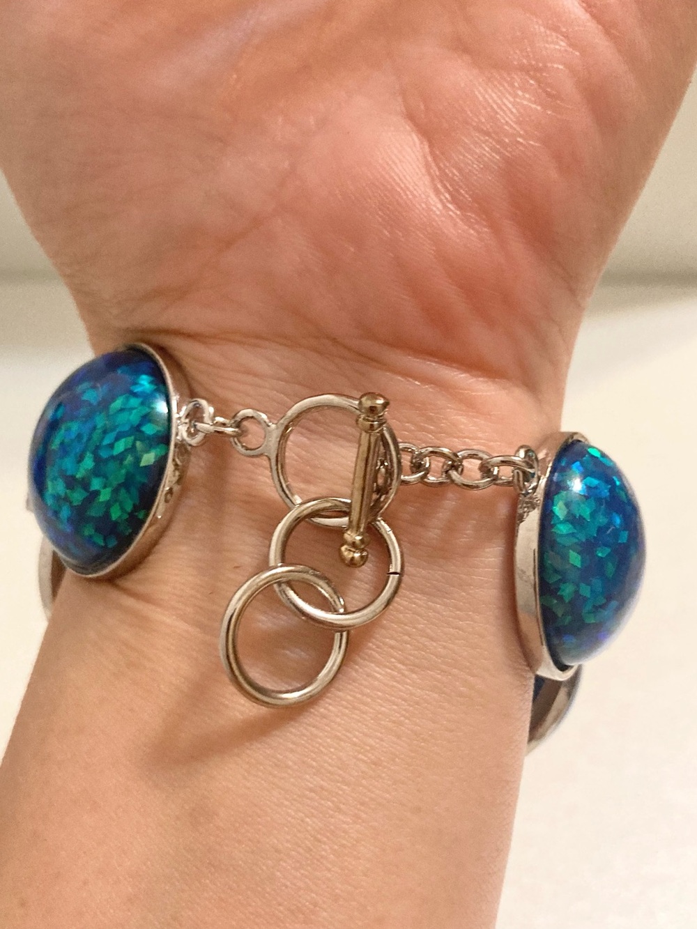Blue-Green glittery Disc NWOT silver tone Bracelet mermaid theme Jewelry - Picture 3 of 6